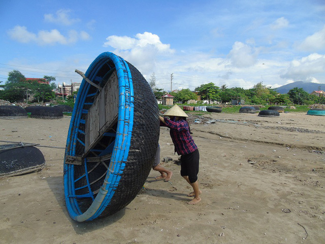 Sự cố môi trường biển đã khiến ngư dân Quảng Bình thiệt hại nặng. Nguồn: dantri.com.vn
