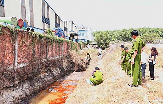 Đẩy mạnh công tác thanh tra, kiểm tra trong lĩnh vực tài nguyên môi trường, nhất là thanh tra, kiểm tra trong các lĩnh vực đất đai, môi trường, tài nguyên nước. Nguồn: nhandan.com.vn
