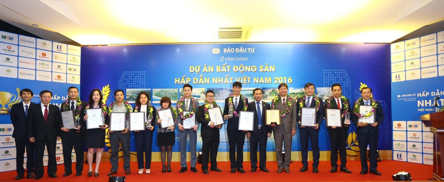 ễ Vinh danh 15 dự án bất động sản hấp dẫn nhất Việt Nam do độc giả Báo Đầu tư bình chọn vừa diễn ra tại Hà Nội ngày 15/3/22017. Nguồn: dtck.vn