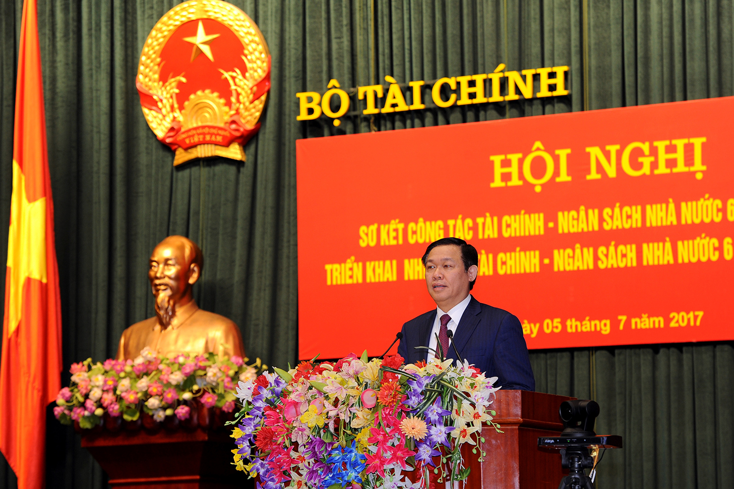 Phó Thủ tướng Vương Đình Huệ yêu cầu ngành Tài chính thu vượt kế hoạch thu NSNN năm 2017 từ 5-8%. Nguồn: chinhphu.vn