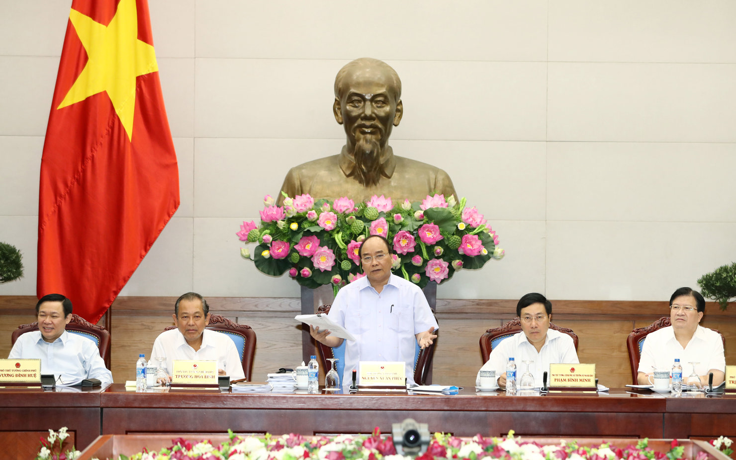 Thủ tướng Chính phủ yêu cầu sự nỗ lực phấn đấu, vào cuộc quyết liệt của các bộ, ngành, địa phương, tập đoàn, tổng công ty để đạt mục tiêu tăng trưởng đề ra. Nguồn: chinhphu.vn