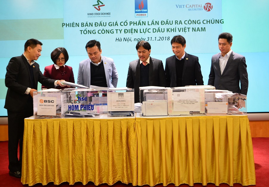 Các phiên IPO của các doanh nghiệp lớn cũng diễn ra khá sôi động, thu hút sự quan tâm của các nhà đầu tư. 