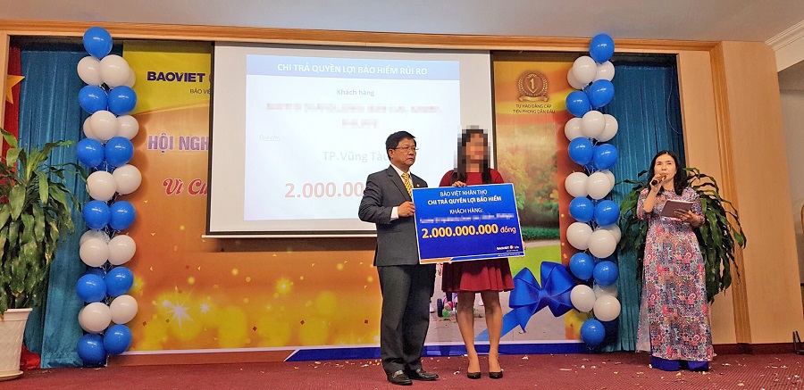 Bảo Việt Nhân thọ chi trả quyền lợi 2 tỷ đồng cho gia đình khách hàng ngoại quốc.