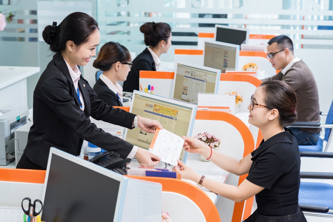 Tổ chức tín dụng, chi nhánh ngân hàng nước ngoài không được cung cấp thông tin xác thực khách hàng khi truy cập các dịch vụ ngân hàng.