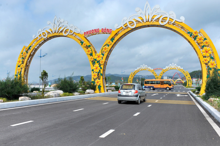 Đoạn đầu trục đường 58m qua khu đô thị Phương Đông đã hoàn thiện.