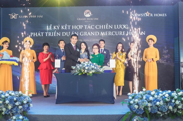 Bà Nguyễn Thị Thu Huyền - Phó Chủ tịch kiêm Tổng giám đốc NewstarGroup tại lễ ký kết hợp tác chiến lược dự án Grand Mercure Hoi An. Ảnh: NewstarGroup.
