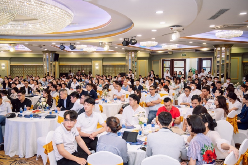 Sự kiện mở bán The Elite diễn ra thành công với hơn 400 khách hàng tham dự.