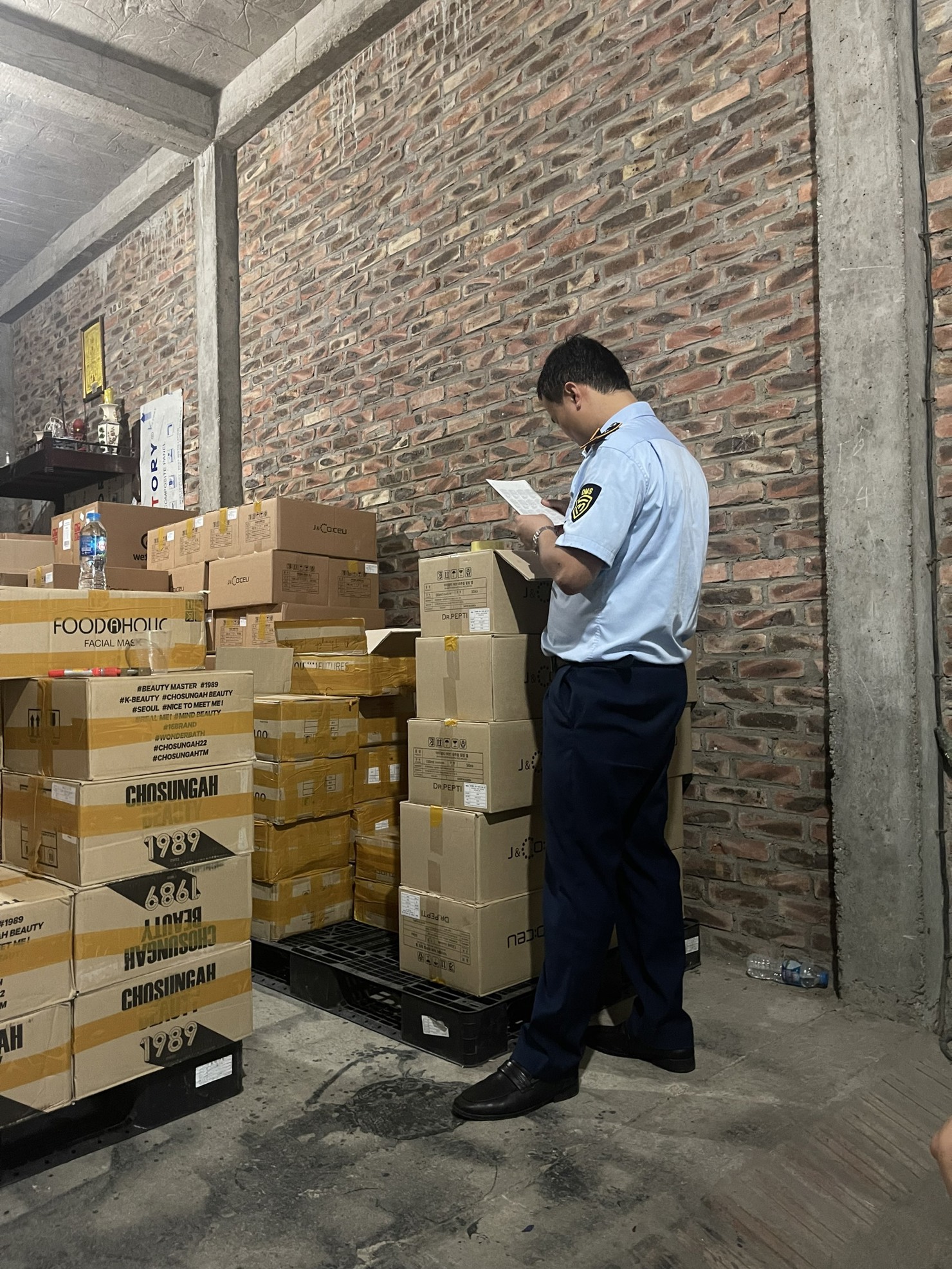 Lực lượng quản l&yacute; thị trường tỉnh Bắc Ninh ban h&agrave;nh quyết định tạm giữ to&agrave;n bộ số h&agrave;ng h&oacute;a n&ecirc;u tr&ecirc;n để đấu tranh l&agrave;m r&otilde; h&agrave;nh vi, vi phạm.
