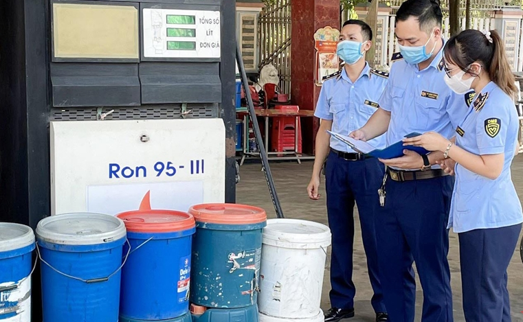Kiên quyết xử lý nghiêm những vi phạm trong kinh doanh xăng dầu - Ảnh 1