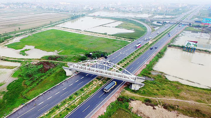 Cao tốc Hà Nội - Bắc Giang tạo kết nối, phát triển kinh tế vùng. Ảnh: Duy Linh