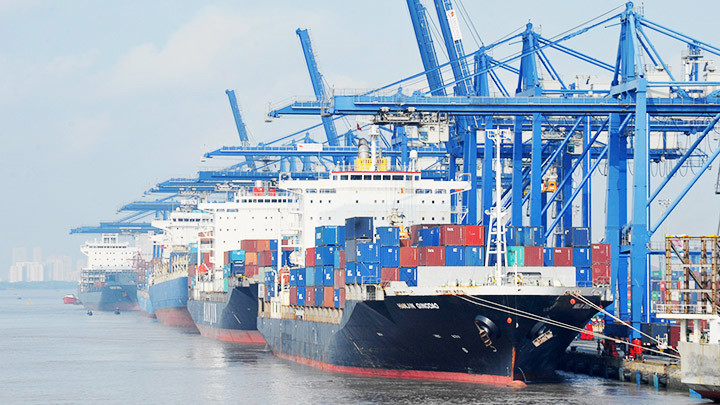 Các doanh nghiệp logistics đề xuất được giảm thuế thu nhập doanh nghiệp và thuế giá trị gia tăng. Ảnh: Nam Anh.