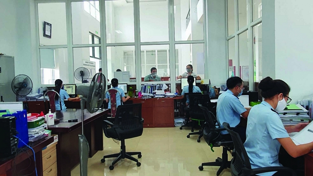 Hoạt động nghiệp vụ của Cục Hải quan Nghệ An. Ảnh: Trà My.