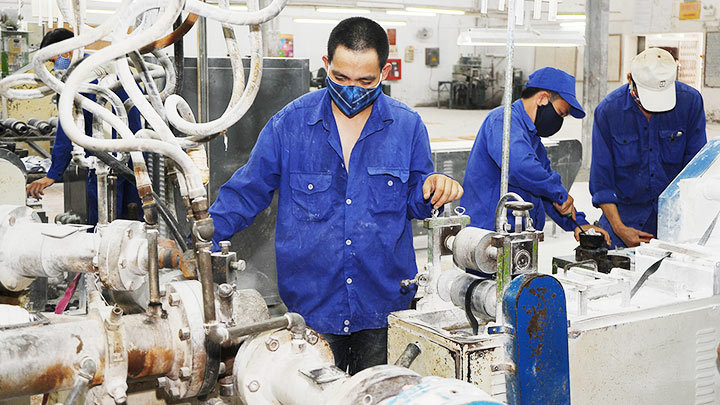 Phần lớn doanh nghiệp vẫn khó tiếp cận các gói hỗ trợ lãi suất. Ảnh: Nam Anh