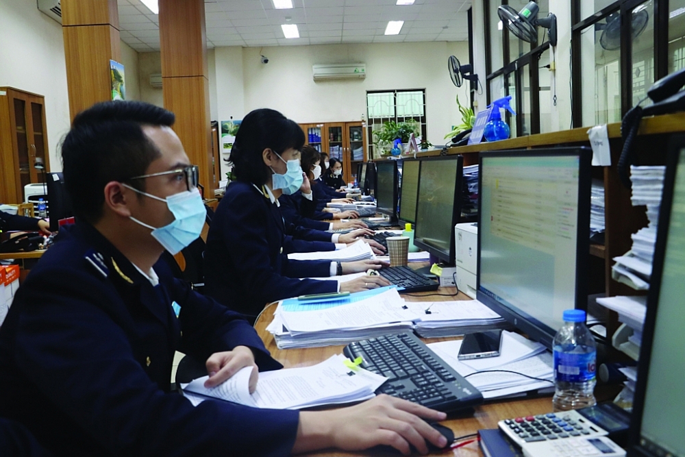 Hoạt động nghiệp vụ tại Hải quan Hải Phòng. Ảnh: T.Bình