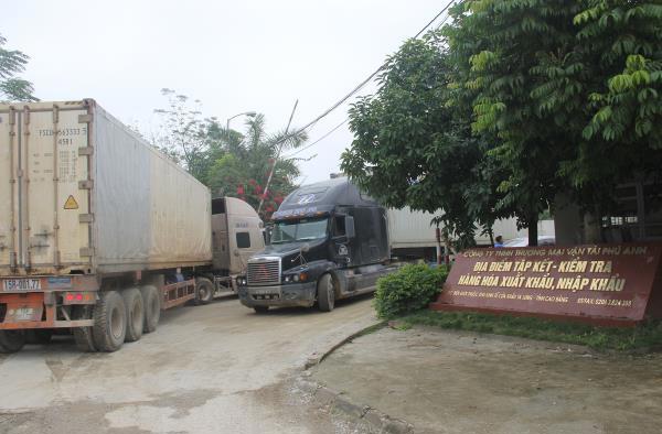 Hoạt động XNK tại địa điểm tập kết, kiểm tra hàng hóa XNK của Công ty TNHH Thương mại Vận tải Phú Anh tại cửa khẩu Tà Lùng- doanh nghiệp đầu tiên ở Cao Bằng thực hiện Hệ thống quản lý hải quan tự động.