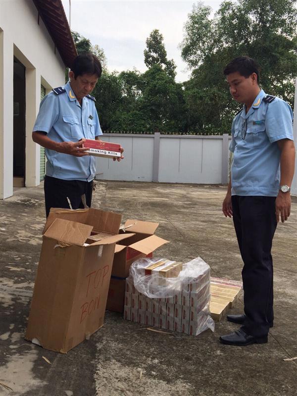 Thuốc lá nhập lậu do Chi cục Hải quan cửa khẩu quốc tế Bình Hiệp bắt giữ. 