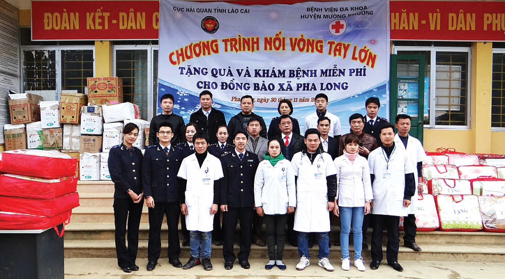 Cùng với việc hoàn thành xuất sắc các nhiệm vụ được giao, Hải quan Lào Cai luôn quan tâm đến các hoạt động từ thiện, an sinh xã hội
