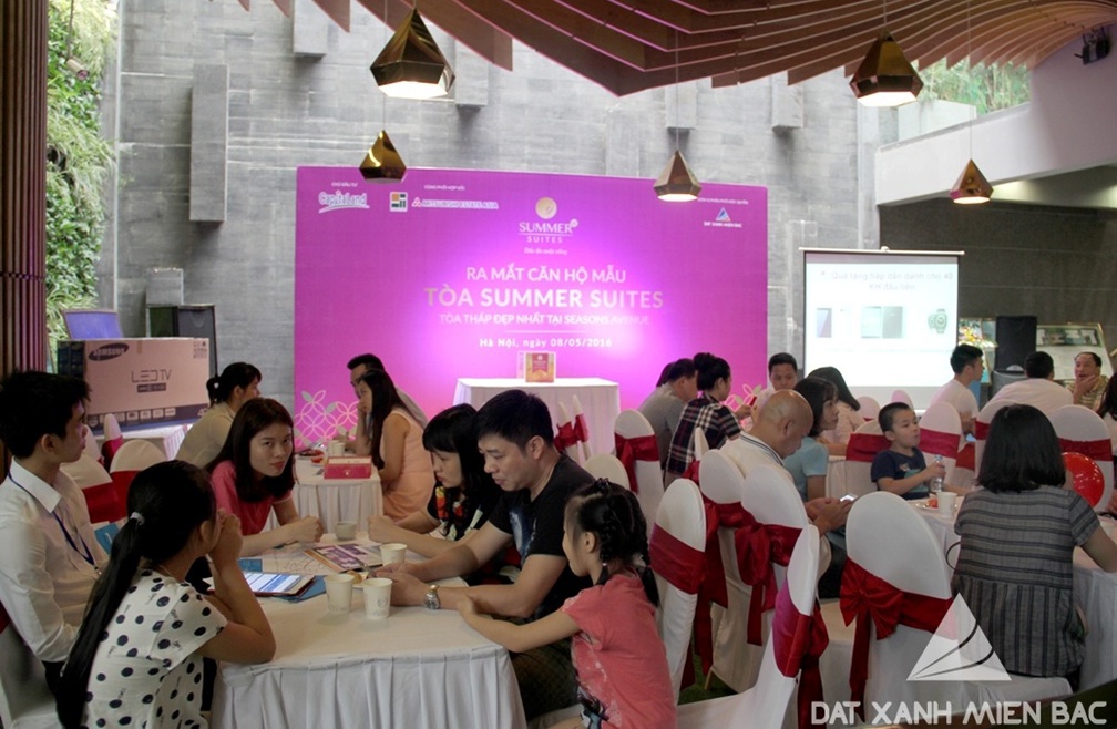 Nhà mẫu Summer Suites thu hút khách hàng đến tham quan