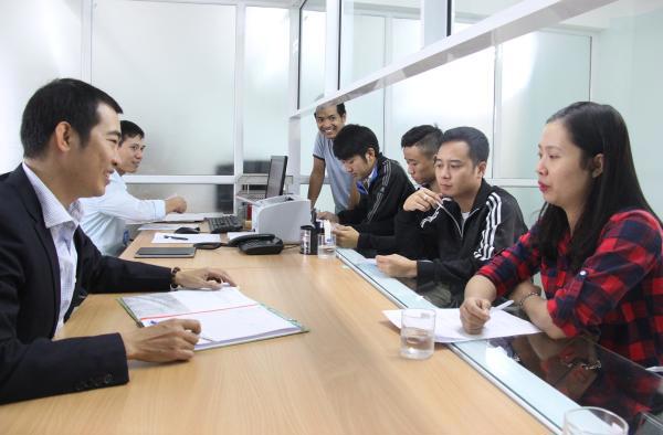 đại diện doanh nghiệp làm thủ tục tại địa điểm kiểm tra chuyên ngành tại Hải Phòng. Nguồn: PV.