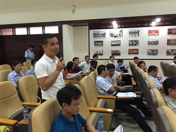 Doanh nghiệp nêu vướng mắc tại buổi làm việc. Nguồn: PV.