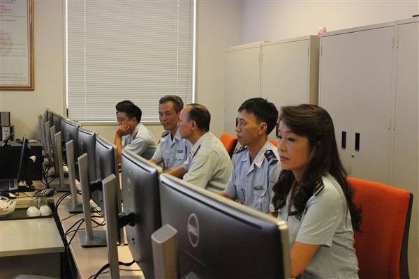 Hoạt động nghiệp vụ tại Chi cục Hải quan cửa khẩu sân bay quốc tế Nội Bài. Nguồn: PV.