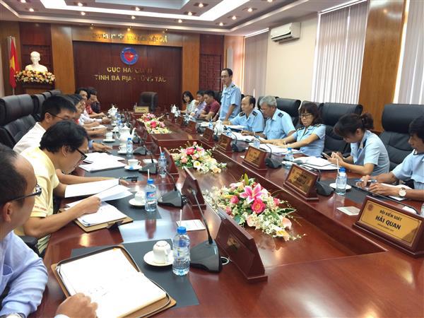 Lãnh đạo Cục Hải quan BR-VT họp tháo gỡ vướng mắc cho các nhà thầu dầu khí. Nguồn: PV.