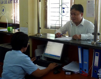 Nhiều cục hải quan quan đã bố trí cán bộ công chức làm việc ngày thứ bảy, chủ nhật để phục vụ nhu cầu xuất nhập khẩu của DN dịp cuối năm. Nguồn: PV.