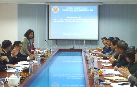 Đại điện doanh nghiệp phát biểu đánh giá cao cải cách hành chính của cơ quan hải quan trong năm 2016. Nguồn: PV.