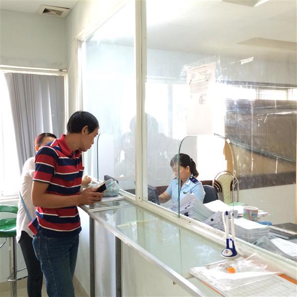 Doanh nghiệp làm thủ tục tại Cục Hải quan Long An. Nguồn: PV.
