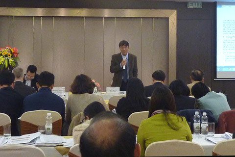 Ông Vũ Ngọc Anh nêu bật những mục đích, yêu cầu của việc cần thiết sửa đổi, bố sung Thông tư 38. Nguồn: PV.
