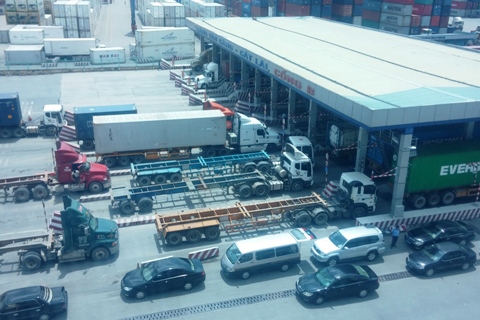Hoạt động thông quan hàng hóa tại Cảng Cát Lái, quận 2, TP. Hồ Chí Minh. Nguồn: PV.
