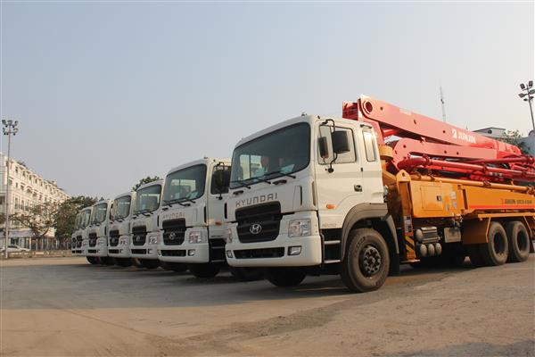 Ô tô nhập khẩu là hàng hóa phải kiểm tra chuyên ngành (thủ tục đăng kiểm). Trong ảnh, ô tô tải nhập khẩu về cảng Hoàng Diệu, Hải Phòng. Nguồn: PV.