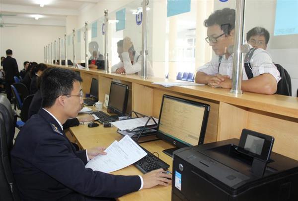 Hoạt động nghiệp vụ tại Chi cục Hải quan chuyển phát nhanh (Hà Nội). Nguồn: PV.