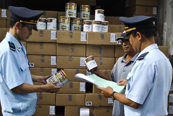 Kiểm tra chuyên ngành chiếm khoảng 70% thời gian làm thủ tục thông quan của doanh nghiệp. Nguồn: PV.
