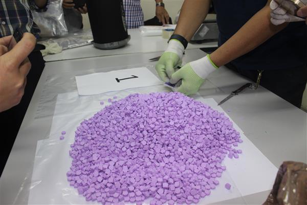Thuốc lắc do Hải quan TP.HCM phát hiện trong gói quà biếu ngày 25/6/2018. Nguồn: PV.