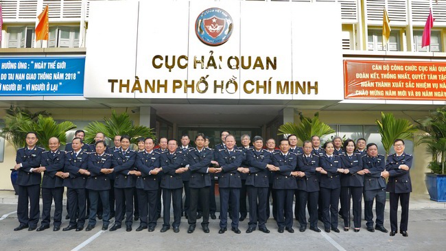 Phòng làm việc dã chiến được bố trí ngay tại khu vực kho TCS để chạy thử nghiệm. Nguồn: PV.