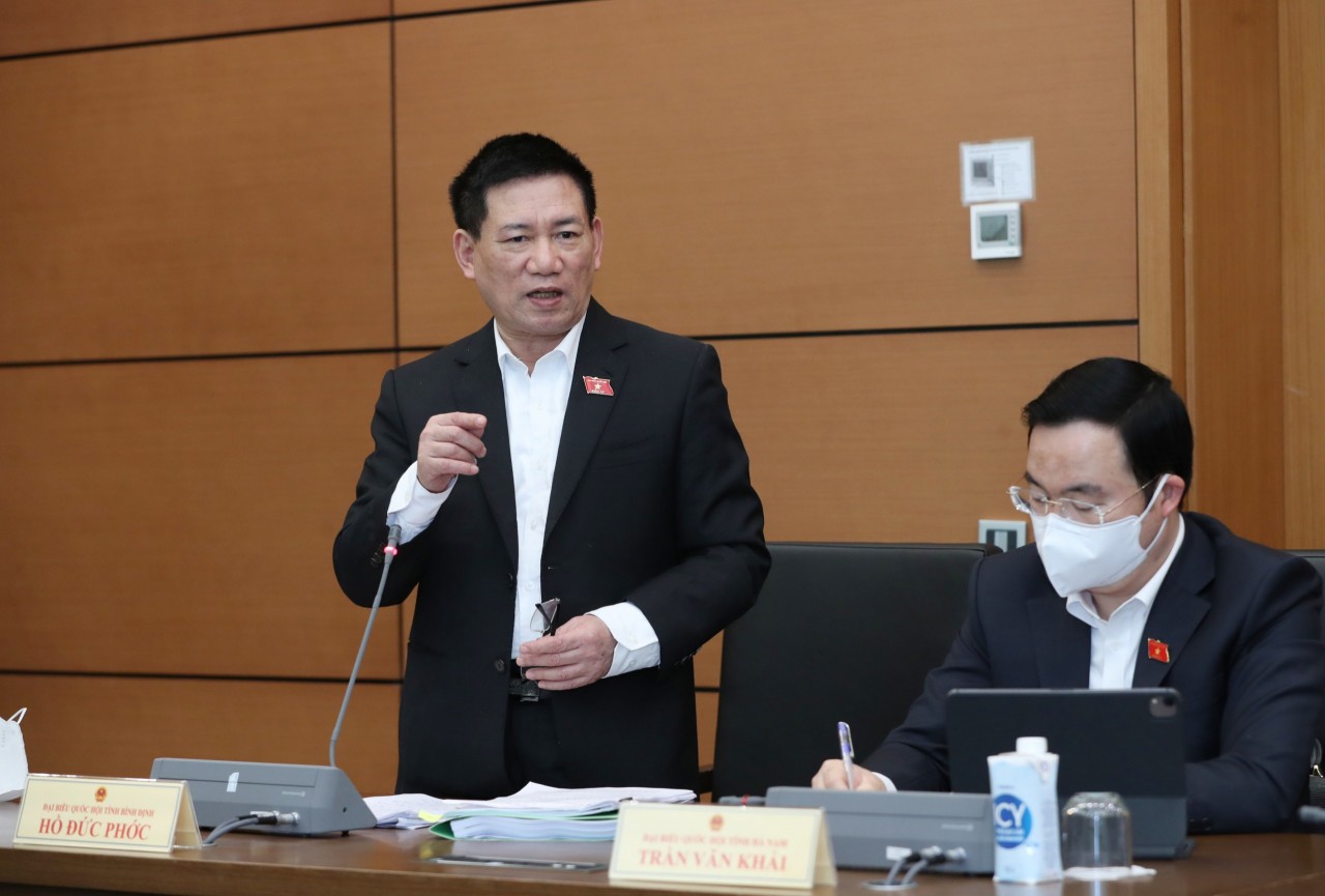 Bộ trưởng Bộ Tài chính Hồ Đức Phớc phát biểu tại phiên họp tổ,