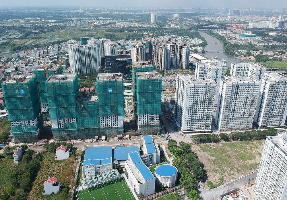 TS. Cấn Văn Lực cho biết, thị trường bất động sản ở cả hai thành phố lớn là Hà Nội và TP. Hồ Chí Minh trong năm vừa qua đều gặp khó khăn. Nguồn: internet