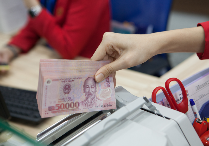 Nhu cầu tiền mặt cuối năm tăng cao các ngân hàng cảnh báo người dân cận trọng trong giao dịch. Nguồn: internet