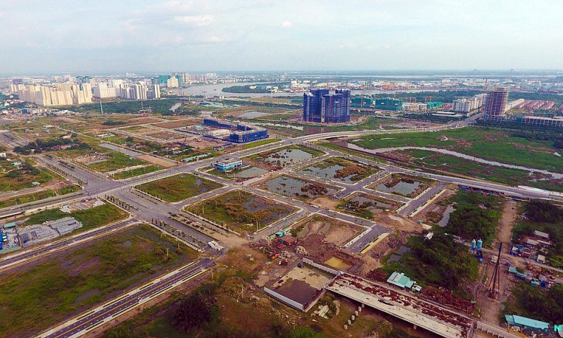 Bộ, ngành có dự án đầu tư có trách nhiệm chủ trì, phối hợp với Ủy ban nhân dân cấp tỉnh nơi có đất thu hồi xây dựng khung chính sách bồi thường, hỗ trợ, tái định cư trình Thủ tướng Chính phủ xem xét quyết định. Nguồn: internet