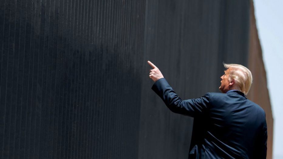 Tổng thống Donald Trump sẽ đến thăm biên giới Mỹ-Mexico. Ảnh: Reuters