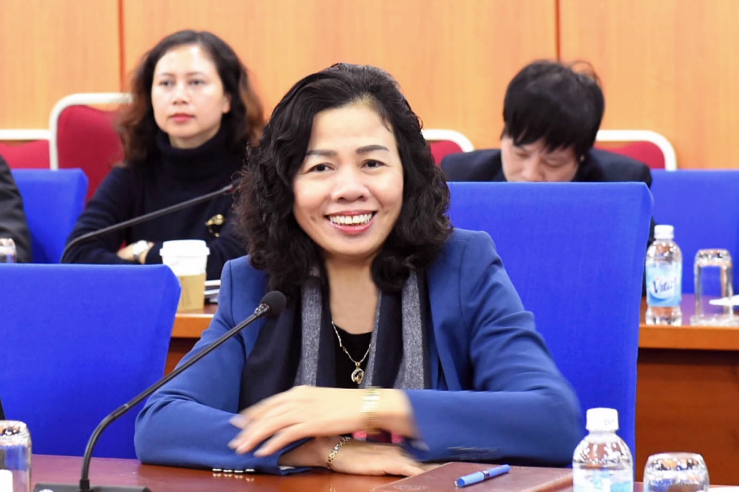 Thứ trưởng Vũ Thị Mai vui mừng trước những kết quả trong công tác thông tin tuyên truyền của Bộ Tài chính trong năm 2018. Nguồn: MOF