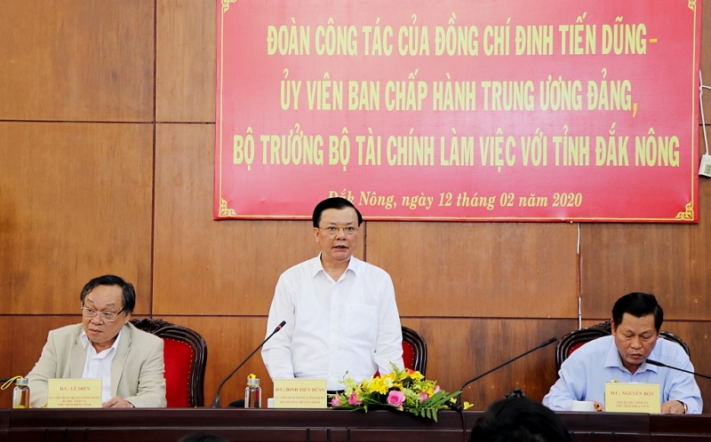 Bộ trưởng Bộ Tài chính Đinh Tiến Dũng phát biểu tại buổi làm việc.