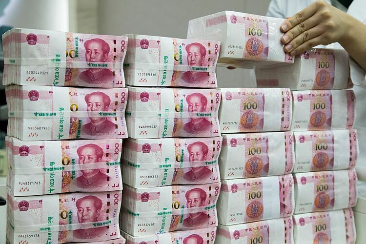 Ngân hàng trung ương Trung Quốc đang cố gắng nhằm giảm thiểu nguy cơ lây nhiễm bệnh qua tiền mặt Ảnh: Reuters