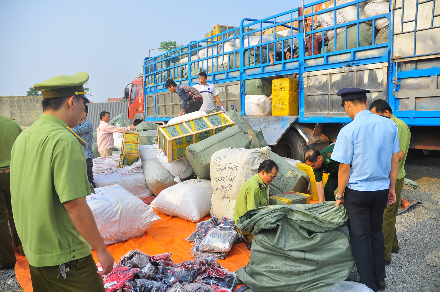 Ban Chỉ đạo 389 quốc gia yêu cầu tăng cường công tác kiểm tra, kiểm soát thị trường, chống buôn lậu, gian lận thương mạităng cường công tác kiểm tra, kiểm soát thị trường, chống buôn lậu, gian lận thương mại. Nguồn: internet