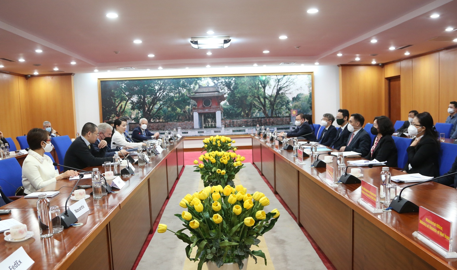 Toàn cảnh cuộc làm việc.