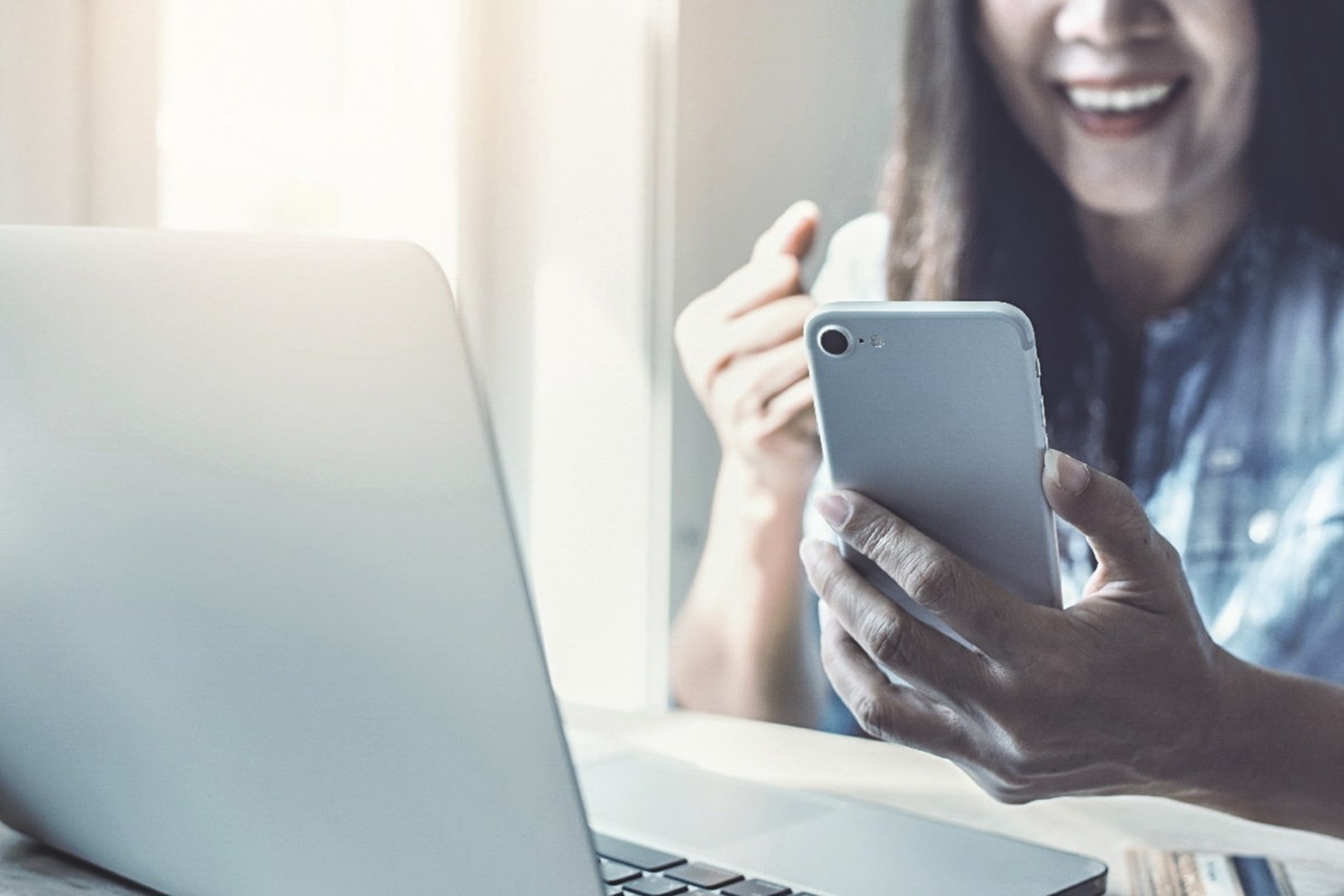 Gửi tiền tiết kiệm online ngày càng được người tiêu dùng lựa chọn.