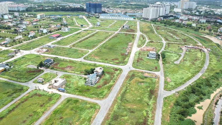 Việc chuyển hướng đầu tư tỉnh lẻ của các ông lớn trong ngành bất động sản đã khiến cho nhiều nhà đầu tư thứ cấp, môi giới “rồng rắn” chạy theo. Nguồn: internet