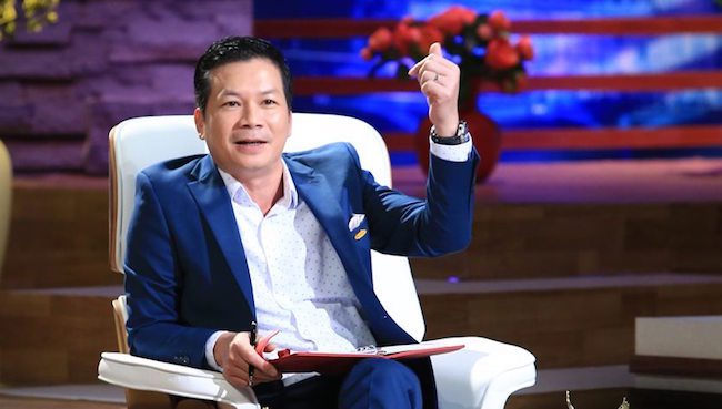 "Trong nguy có cơ, nói đúng hơn, chúng ta phải tìm ra những cách thức, giải pháp, và sản phẩm, dịch vụ mới để vượt qua lúc khủng hoảng", Shark Hưng phân tích.