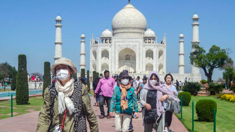 Ấn Độ đã chính thức áp đặt lệnh trong tỏa trên toàn quốc trong 21 ngày. Ảnh: India Today